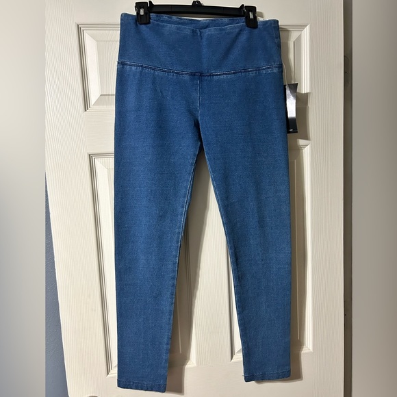 ‼️SOLD‼️ 🩵Denim Slimsation Leggings🩵 - Picture 1 of 2